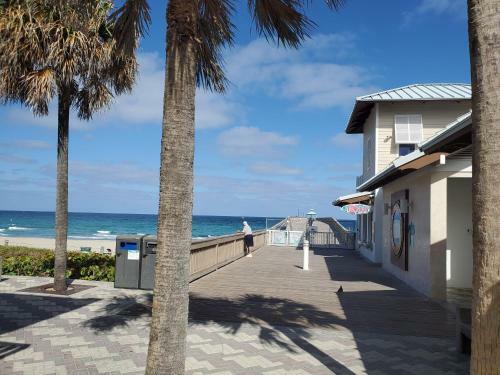 Beach Resort Villa - Beautiful Updated
