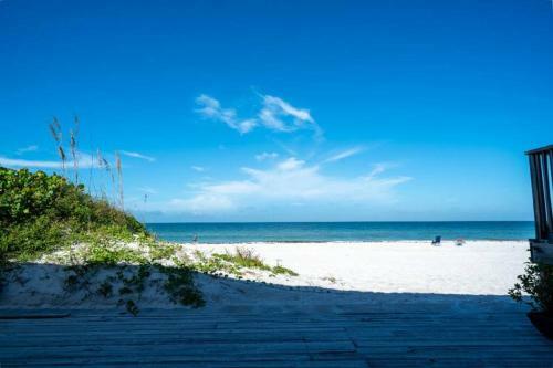 Apartamento 10 Steps To The Beach Couples Retreat