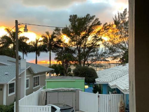 Apartamento 100 Steps To Indian Rocks Beach, Ocean Side, 2 Bedroom Updated Condo
