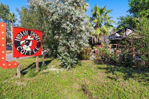 Charming Beach Cottage With Stunning Unset Views Pets Are Welcome Here Bella8