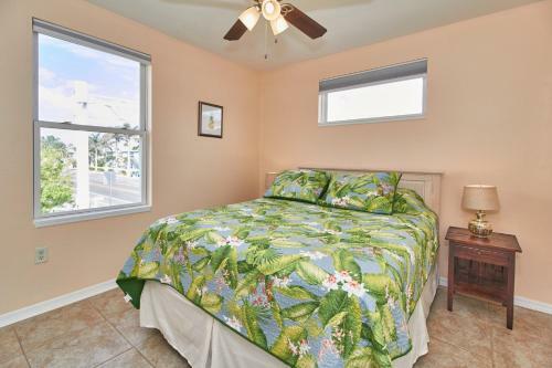 Charming Beach Cottage With Stunning Unset Views Pets Are Welcome Here Bella8