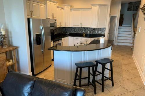 Luxury And Spacious Waterside Getaway