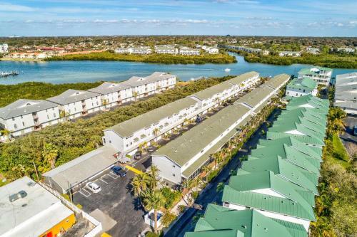 Sea Shell 24 -charming Townhome Near The Beach With Pool And Bbq