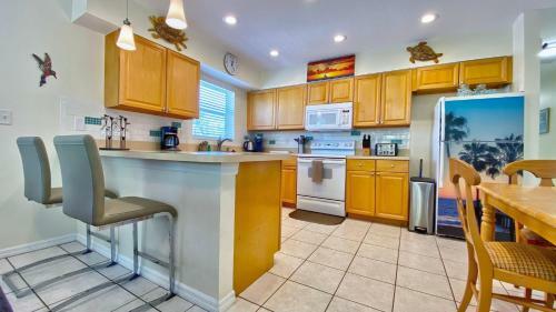 Beachside Villas 204b By Teeming Vacation Rentals