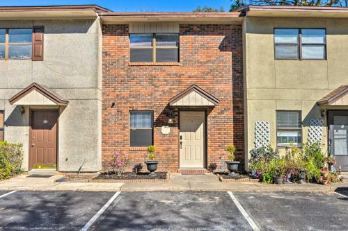 Fort Walton Beach Townhome Less Than 3 Mi To Beach!