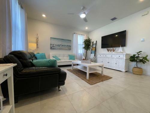 New 3br Spacious & Lux Beach House Theme By Air Base Miami