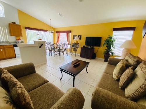 Southern Comfort Right At Home! South Facing Pool! Villa