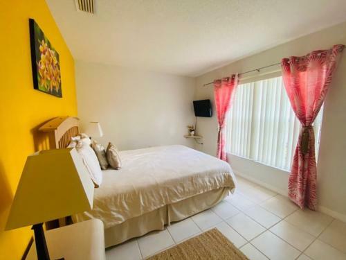 Southern Comfort Right At Home! South Facing Pool! Villa