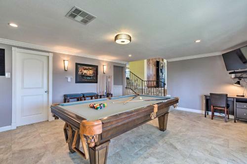 Spacious Canalfront Home With Kayaks 1 Mi To Beach!