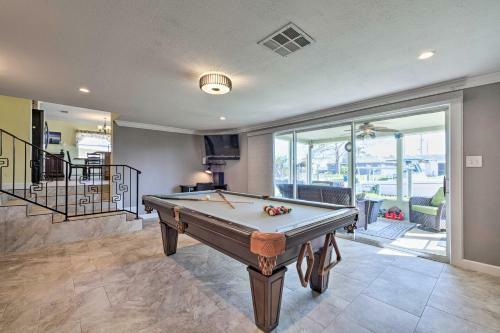 Spacious Canalfront Home With Kayaks 1 Mi To Beach!