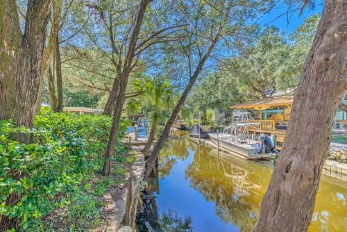 Canalfront Homosassa Escape With Private Dock!