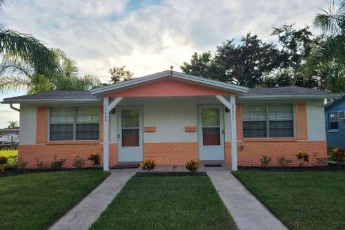 Coconut Cottage - Waterfront Home With Dock