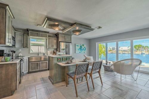 Canalfront Home Kayakers Paradise With Deck!