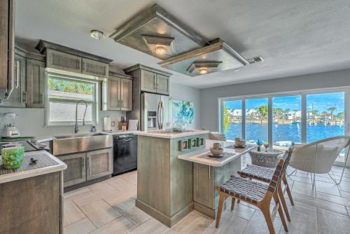 Canalfront Home Kayakers Paradise With Deck!