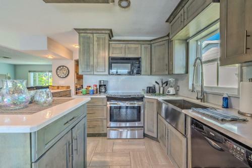 Canalfront Home Kayakers Paradise With Deck!