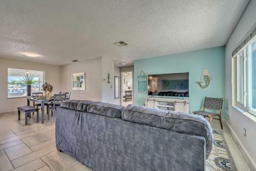 Canalfront Home Kayakers Paradise With Deck!