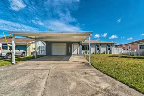 Canalfront Home Kayakers Paradise With Deck!