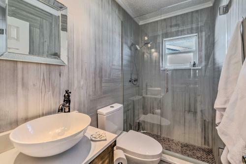 Canalfront Home Kayakers Paradise With Deck!