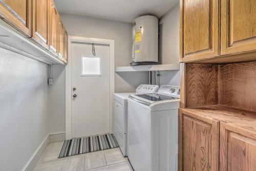 Canalfront Home Kayakers Paradise With Deck!