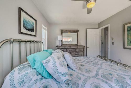 Canalfront Home Kayakers Paradise With Deck!