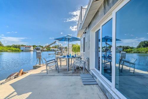 Canalfront Home Kayakers Paradise With Deck!