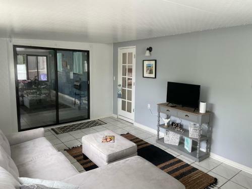 Gorgeous Seaside Seashell Cottage!