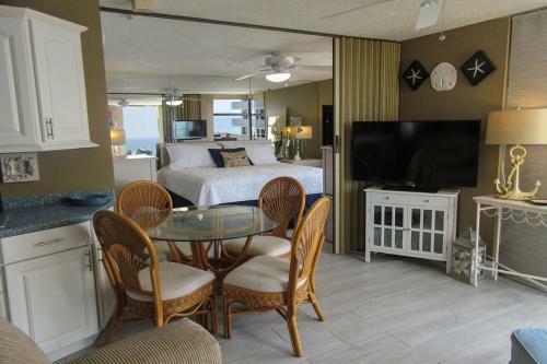 Estero Beach & Tennis 701b By Kathy Nesbit Vacations
