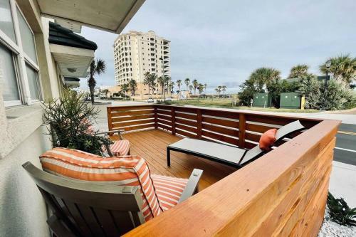Luxurious Ocean View Getaway!! Entire Home!