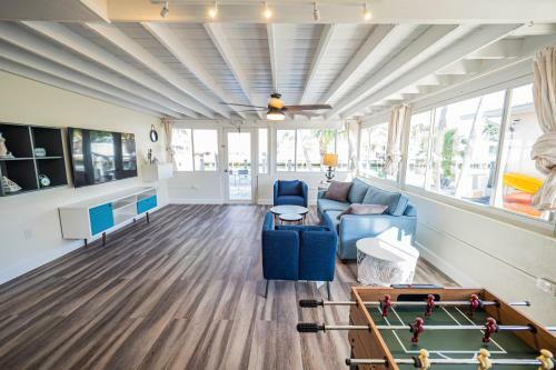 Newly Renovated 3br2ba Duplex With Private Dock