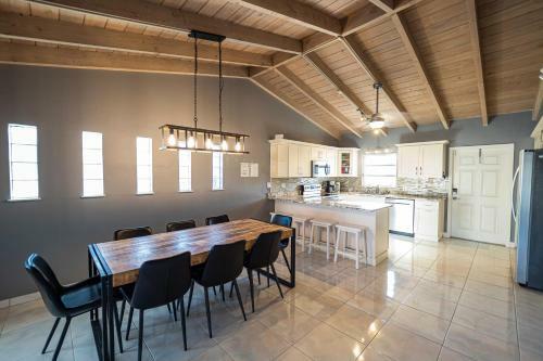 Newly Renovated 3br2ba Duplex With Private Dock