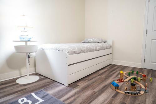 Newly Renovated 3br2ba Duplex With Private Dock