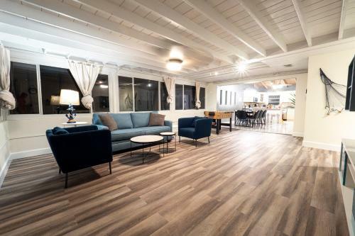 Newly Renovated 3br2ba Duplex With Private Dock