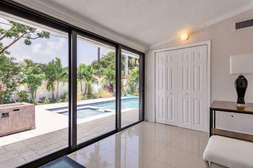 Private, Quiet Pool House Perfect For Relaxing