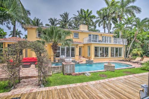 Sunny Waterfront Escape In Upscale Neighborhood!