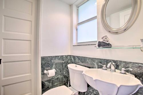 Sunny Waterfront Escape In Upscale Neighborhood!