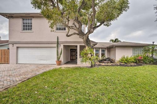 Lake Worth Waterfront Home - 5 Mi To Beach!