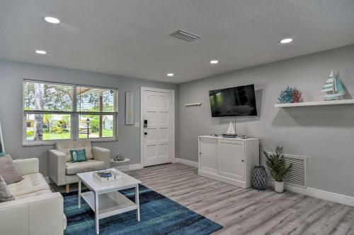 Bright Largo Home With Pool About 7 Mi To Beaches!