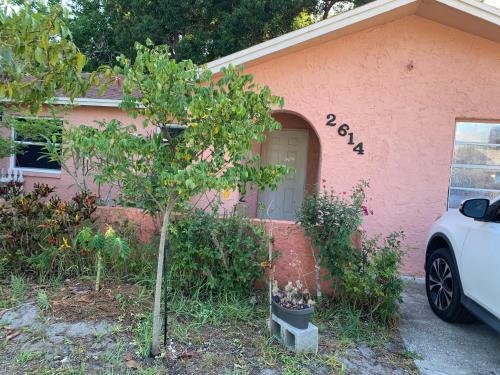 House 3br 1-bath, 8-min From Indian Rocks Beach, Nice Park Thru Back Gate
