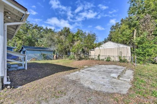 Charming And Central Jacksonville Home With Porch