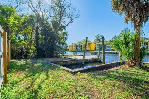 Remodeled Waterfront Oasis