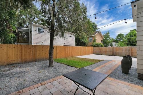 Contemporary Bungalow - 2 Blocks From San Marco Square!!