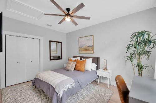 Contemporary Bungalow - 2 Blocks From San Marco Square!!