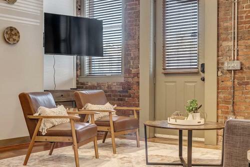 Modern, Insta-worthy 2b Townhome In Walkable Springfield!