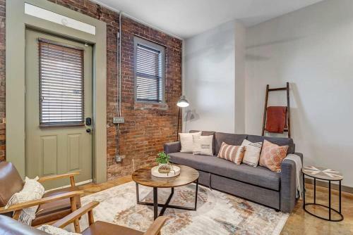 Modern, Insta-worthy 2b Townhome In Walkable Springfield!