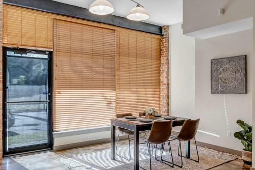 Modern, Insta-worthy 2b Townhome In Walkable Springfield!