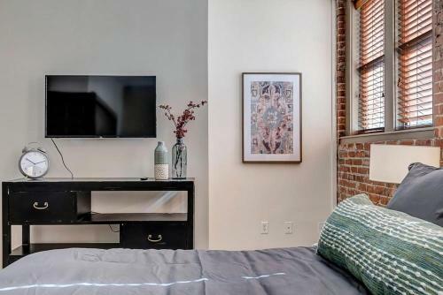 Modern, Insta-worthy 2b Townhome In Walkable Springfield!
