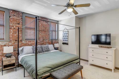 Modern, Insta-worthy 2b Townhome In Walkable Springfield!