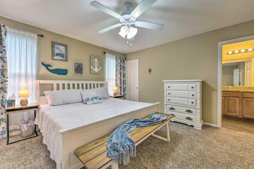 Bright Jacksonville Townhome 3 Mi To Beach!