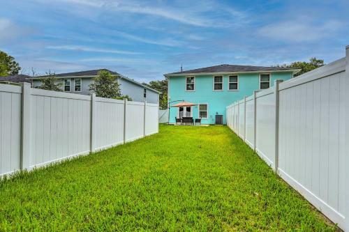 Bright Jacksonville Townhome 3 Mi To Beach!