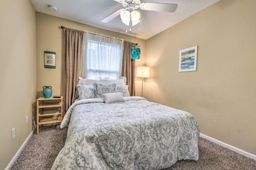 Bright Jacksonville Townhome 3 Mi To Beach!